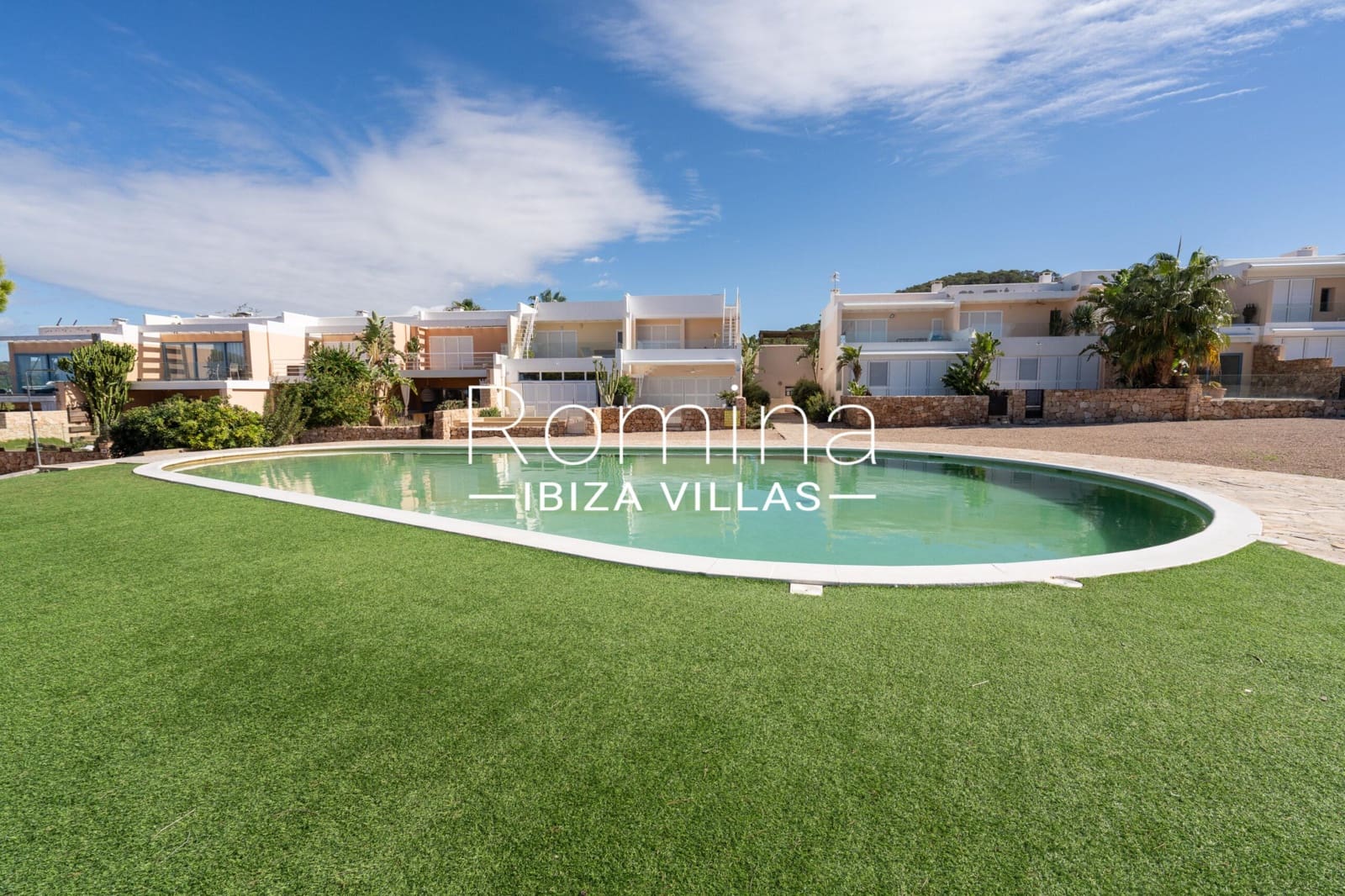 3 slaapkamer Rijtjeshuis te koop in Cala Tarida met zwembad garage - € 825.000 (Ref: 9357592)