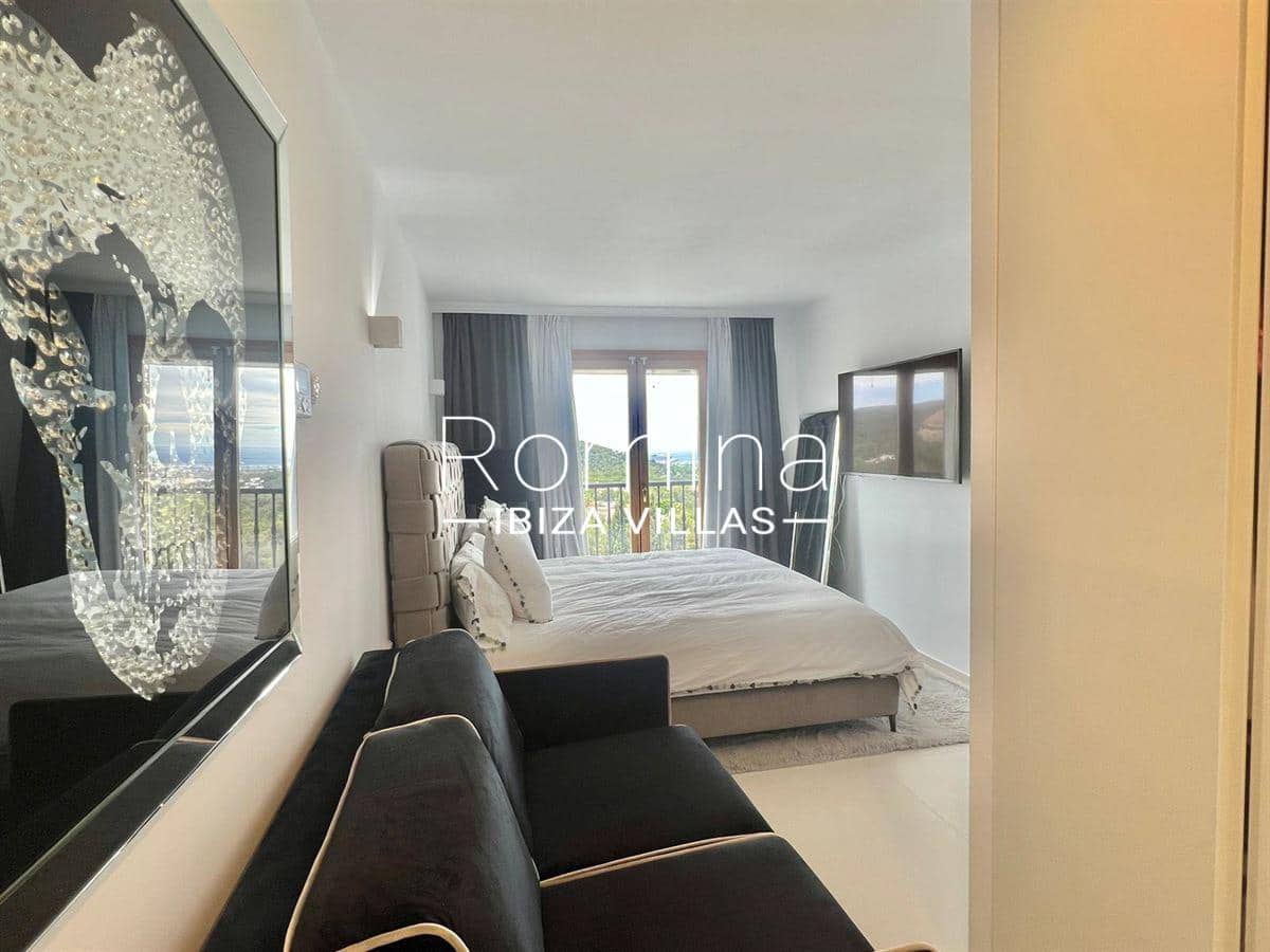 2 bedroom Apartment for sale in Santa Eulalia / Santa Eularia with pool garage - € 1,099,000 (Ref: 9383191)