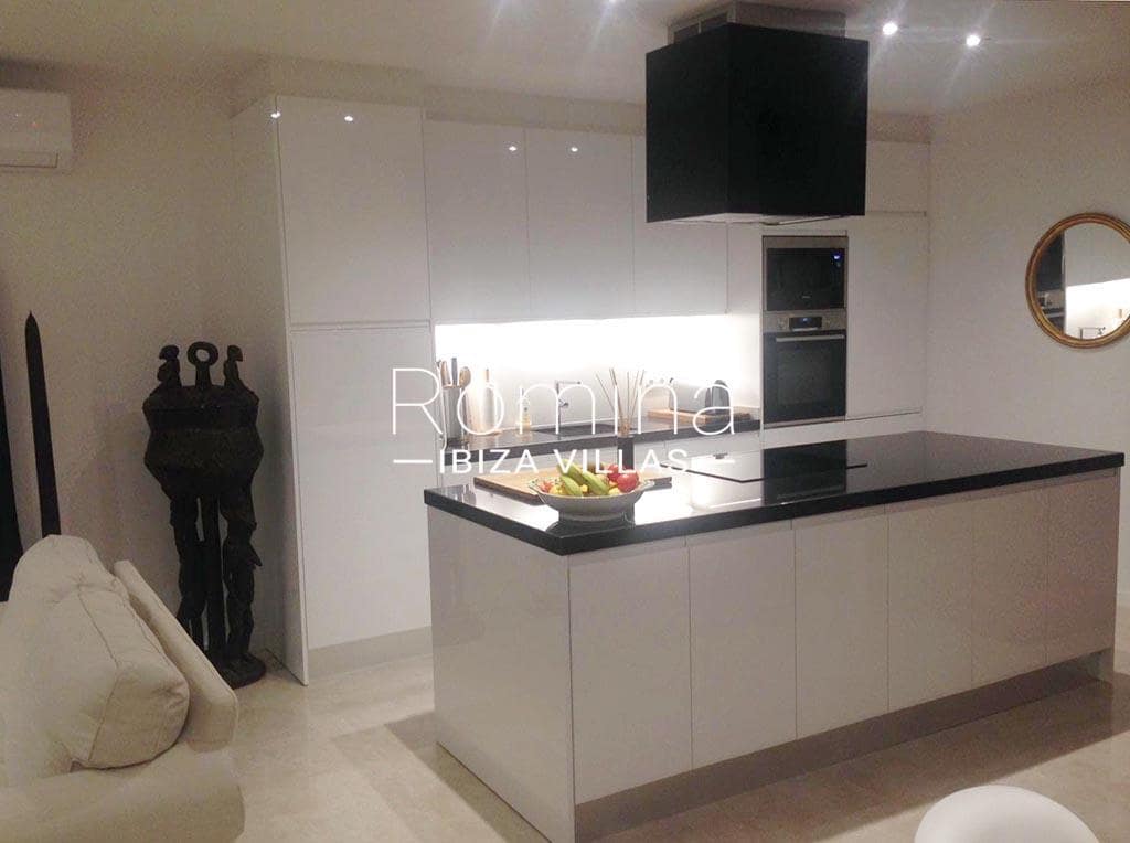 3 makuuhuone Rivitalo myytävänä paikassa Cala Moli mukana uima-altaan 
autotalli - 1 450 000 € (Ref: 9603296)