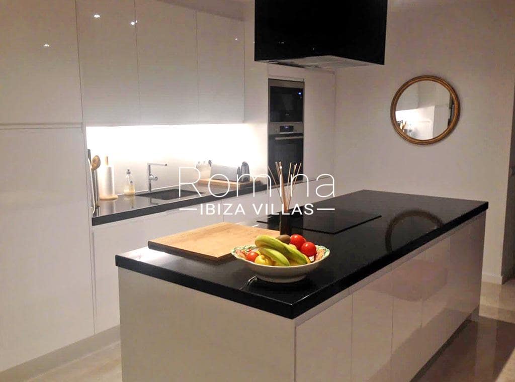 3 makuuhuone Rivitalo myytävänä paikassa Cala Moli mukana uima-altaan 
autotalli - 1 450 000 € (Ref: 9603296)