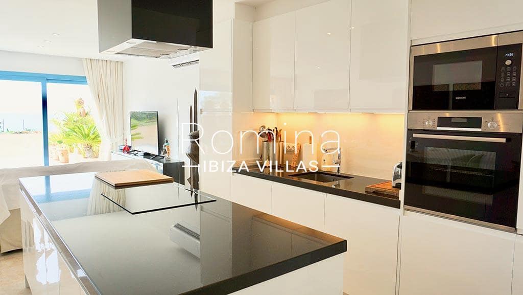 3 makuuhuone Rivitalo myytävänä paikassa Cala Moli mukana uima-altaan 
autotalli - 1 450 000 € (Ref: 9603296)