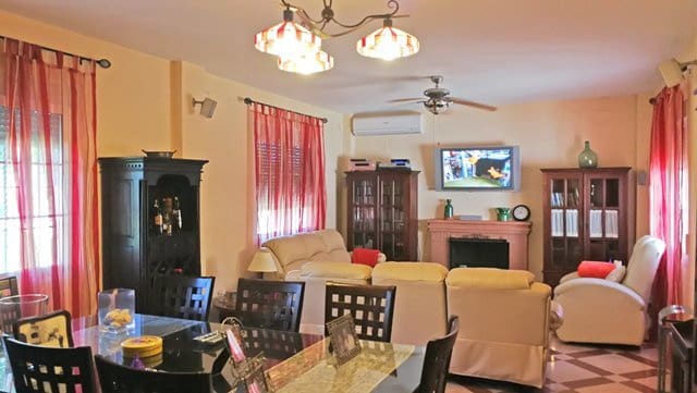 3 soveværelse Finca/Landehus til salg i El Viso del Alcor med swimmingpool - € 300.000 (Ref: 7203014)