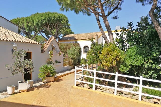 5 soveværelse Finca/Landehus til salg i Chiclana de la Frontera med swimmingpool - € 2.500.000 (Ref: 7290883)