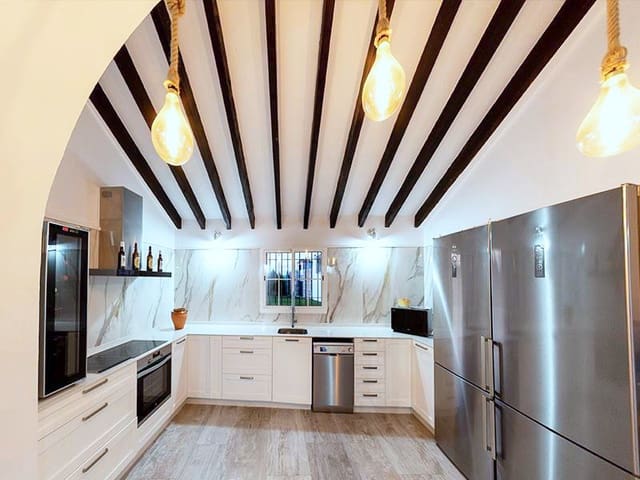 7 bedroom Finca/Country House for sale in Las Cabezas de San Juan with pool - € 1,800,000 (Ref: 9094497)