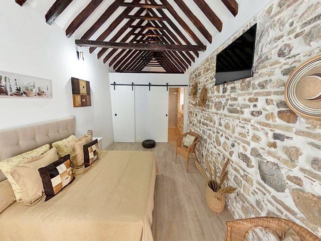 7 bedroom Finca/Country House for sale in Las Cabezas de San Juan with pool - € 1,800,000 (Ref: 9094497)