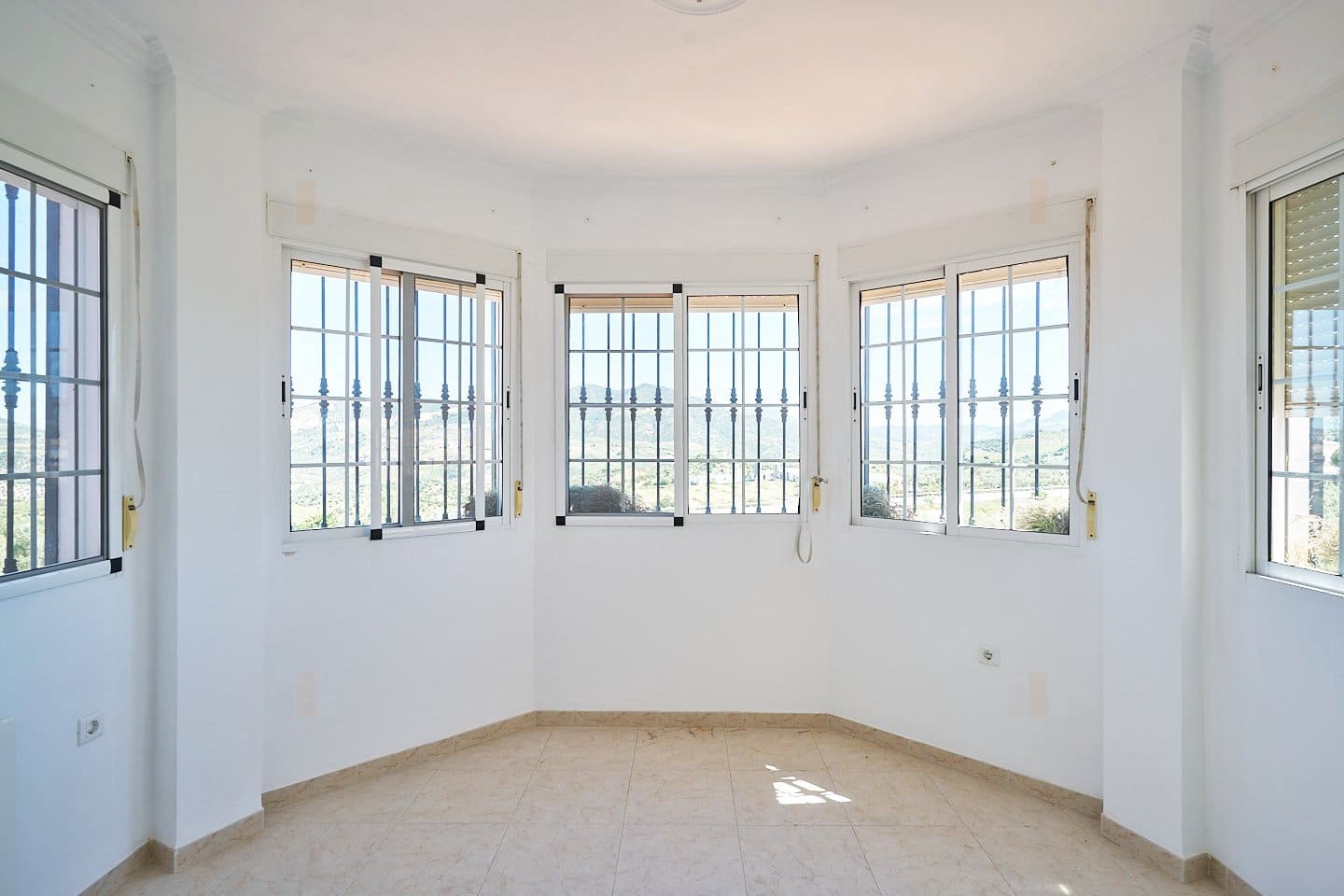 6 soverom Finca/Herregård til salgs i Olvera med svømmebasseng - € 450 000 (Ref: 9999053)