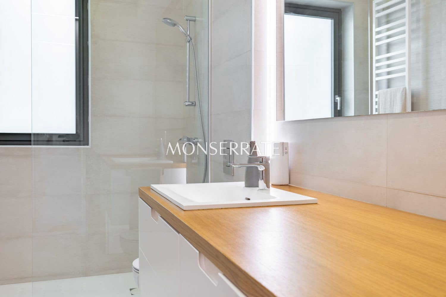 Appartement de 3 chambres à louer à Valence ville avec garage - 3 300 € (Ref: 10044492)