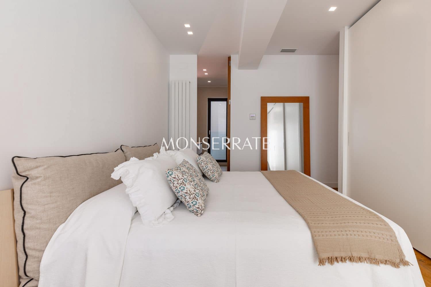 Appartement de 3 chambres à louer à Valence ville avec garage - 3 300 € (Ref: 10044492)