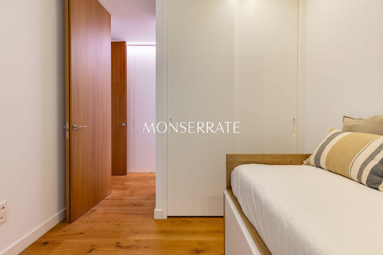 Appartement de 3 chambres à louer à Valence ville avec garage - 3 300 € (Ref: 10044492)