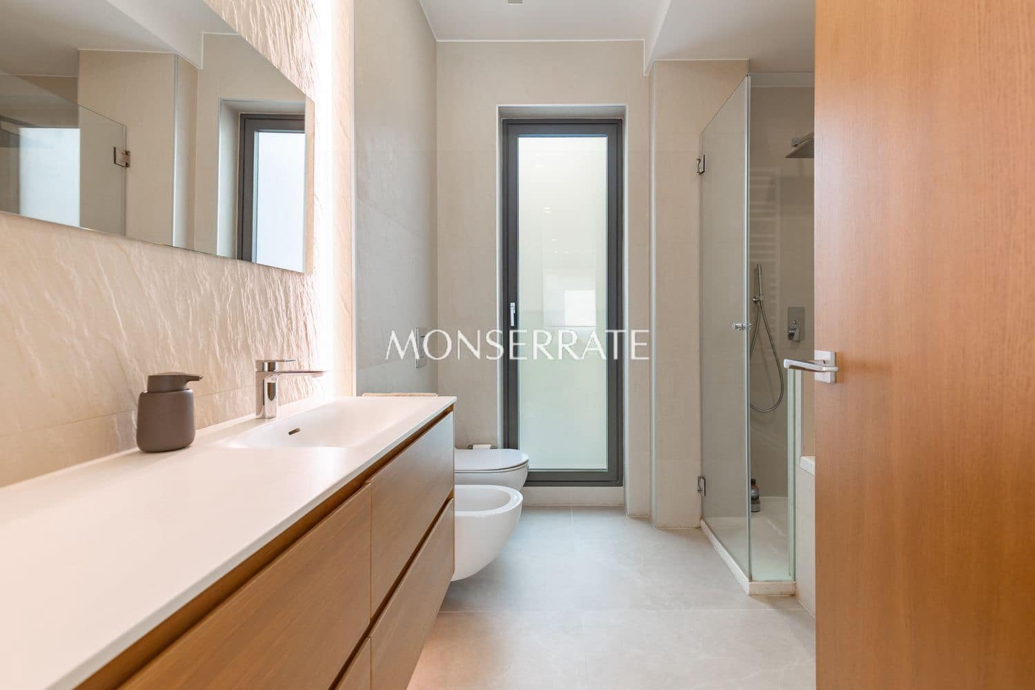 Appartement de 3 chambres à louer à Valence ville avec garage - 3 300 € (Ref: 10044492)