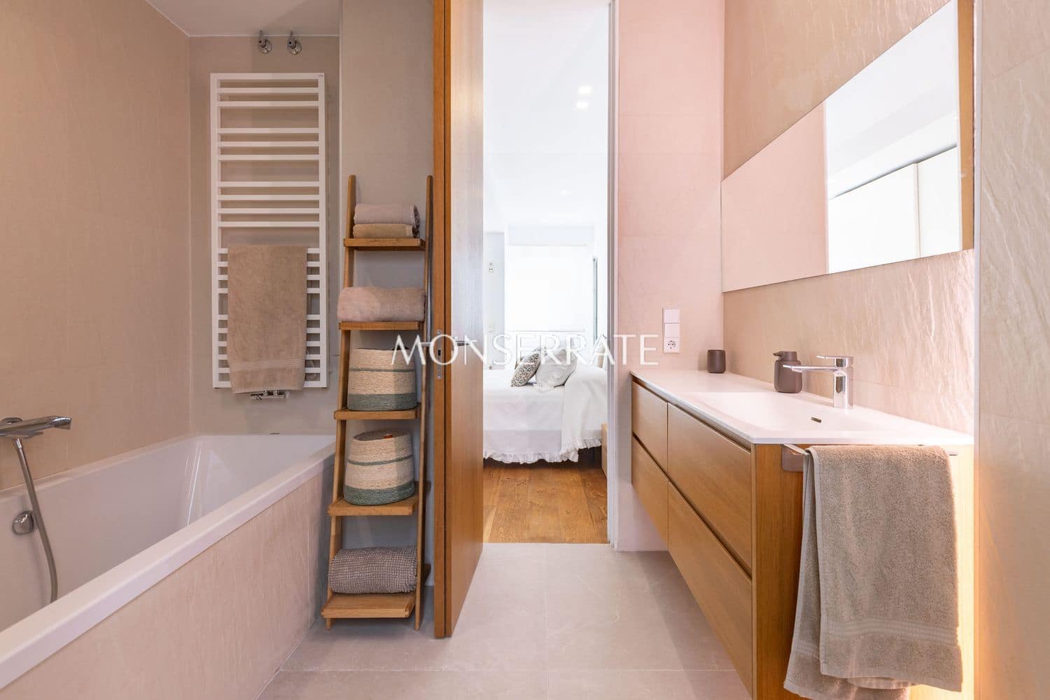 Appartement de 3 chambres à louer à Valence ville avec garage - 3 300 € (Ref: 10044492)