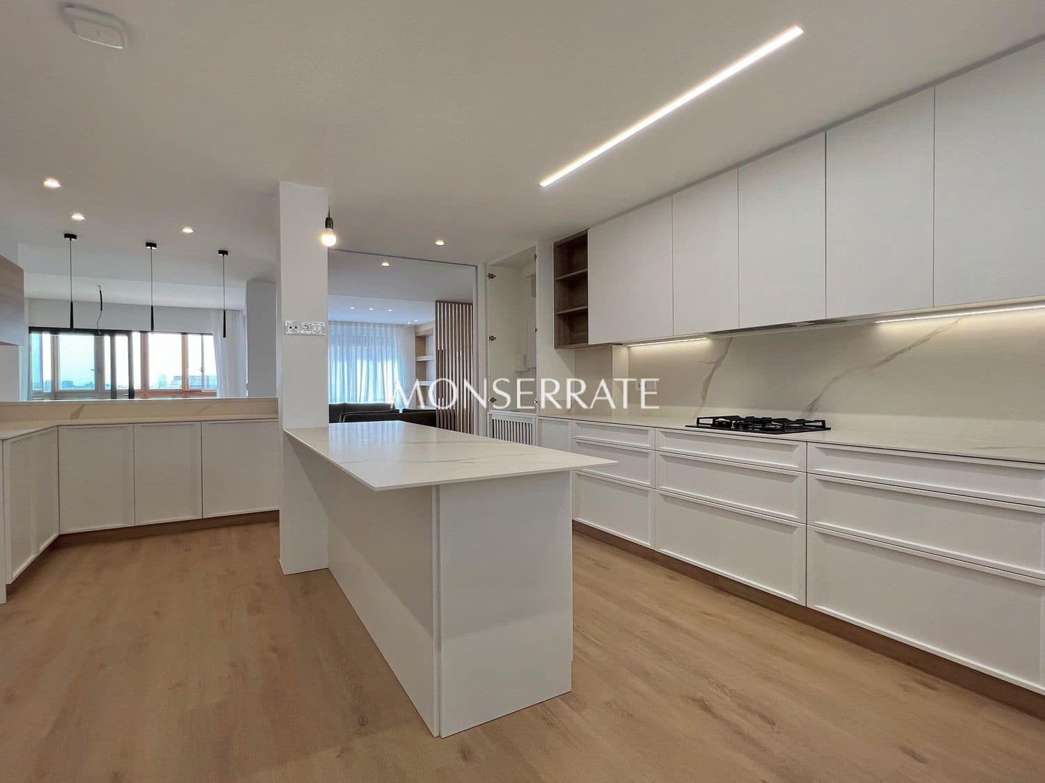 4 makuuhuone Huoneisto vuokrattavana paikassa Valencia kaupunki mukana 
autotalli - 3 900 € (Ref: 10080322)