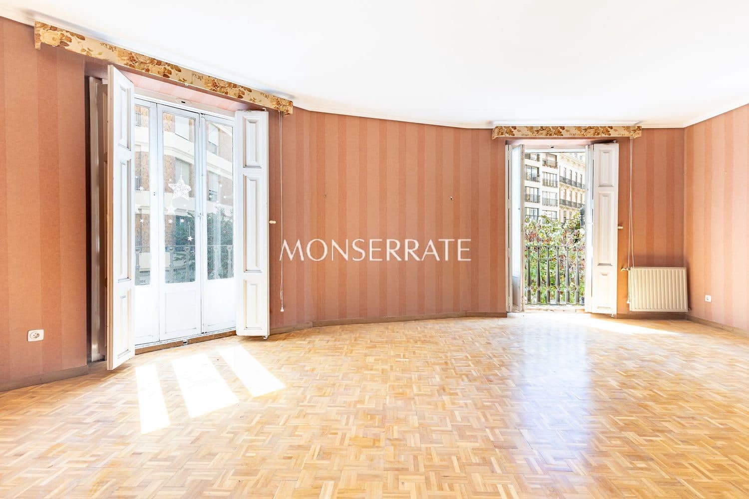 7 bedroom Apartment for sale in Valencia city with garage - € 1,250,000 (Ref: 10085533)