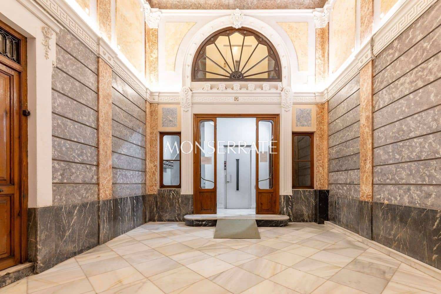 7 bedroom Apartment for sale in Valencia city with garage - € 1,250,000 (Ref: 10085533)