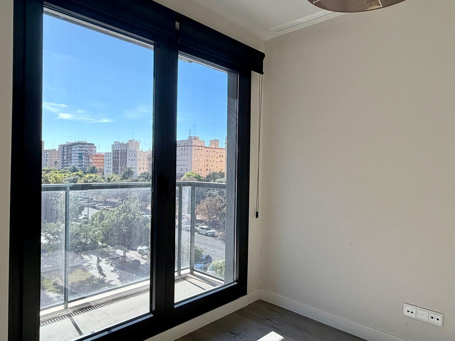 1 soveværelse Lejlighed til leje i Valencia by med swimmingpool garage - € 1.300 (Ref: 10097593)