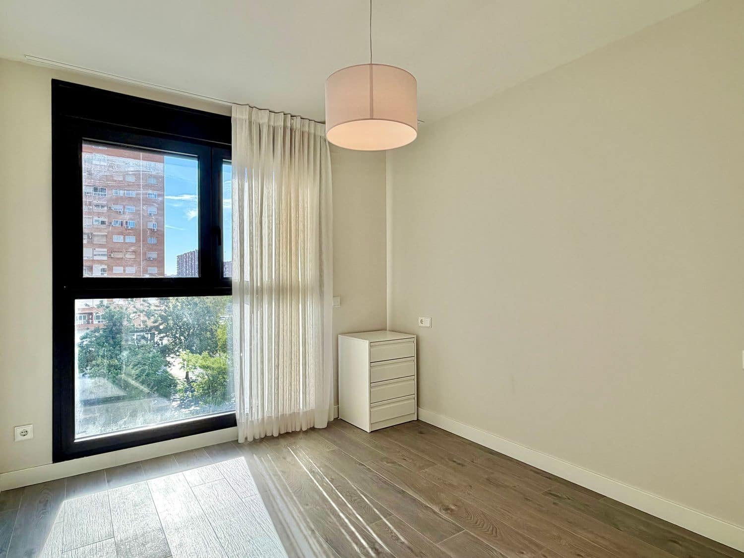 1 soveværelse Lejlighed til leje i Valencia by med swimmingpool garage - € 1.300 (Ref: 10097593)