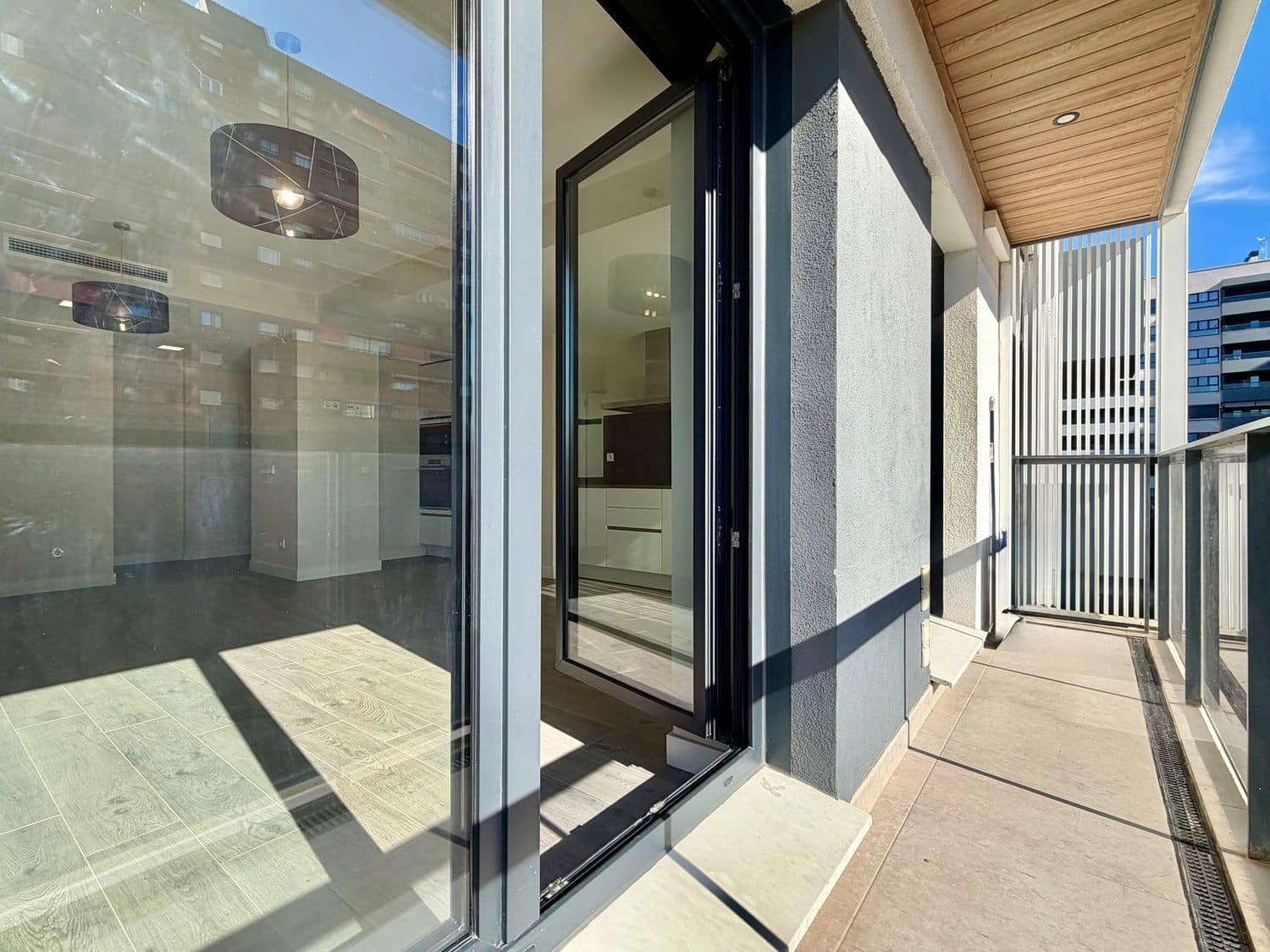 1 soveværelse Lejlighed til leje i Valencia by med swimmingpool garage - € 1.300 (Ref: 10097593)