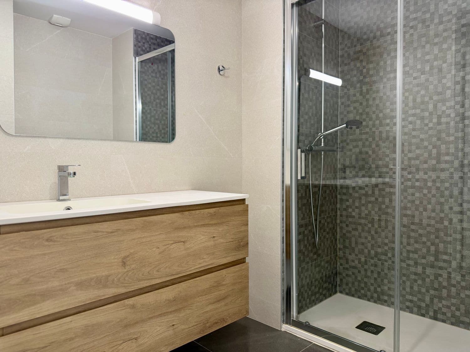 1 soveværelse Lejlighed til leje i Valencia by med swimmingpool garage - € 1.300 (Ref: 10097593)