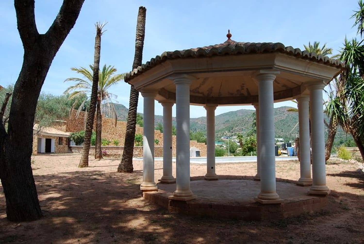 Ubebygd land til salgs i Pucol - € 1 900 000 (Ref: 2541688)