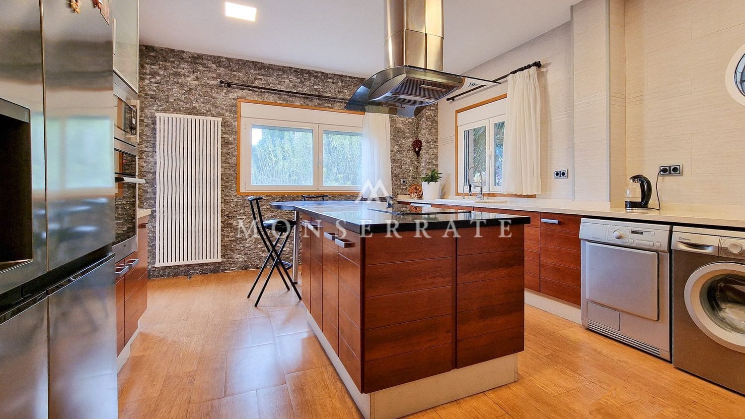 4 soveværelse Villa til salg i Chiva med swimmingpool garage - € 1.200.000 (Ref: 4284434)