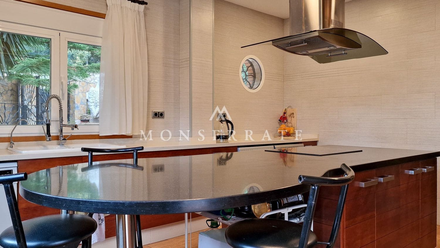 4 soveværelse Villa til salg i Chiva med swimmingpool garage - € 1.200.000 (Ref: 4284434)