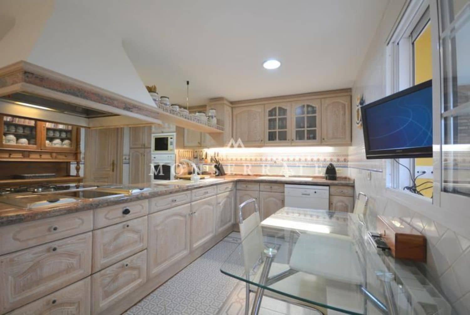 6 soveværelse Villa til salg i Chiva med garage - € 890.000 (Ref: 4292749)