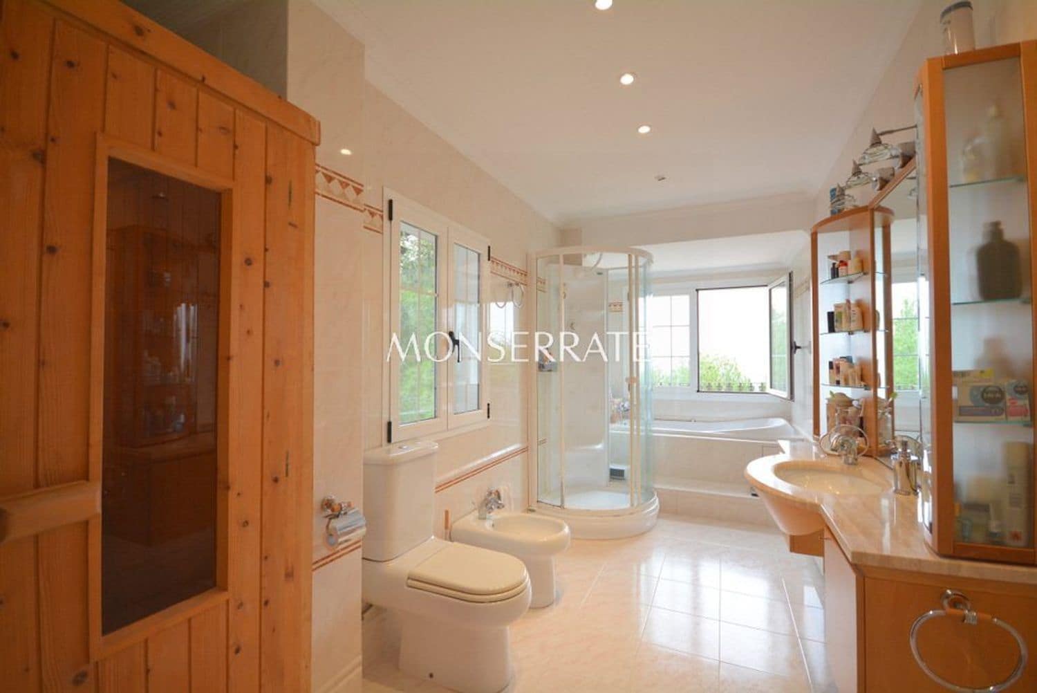 6 bedroom Villa for sale in Chiva with garage - € 890,000 (Ref: 4292749)