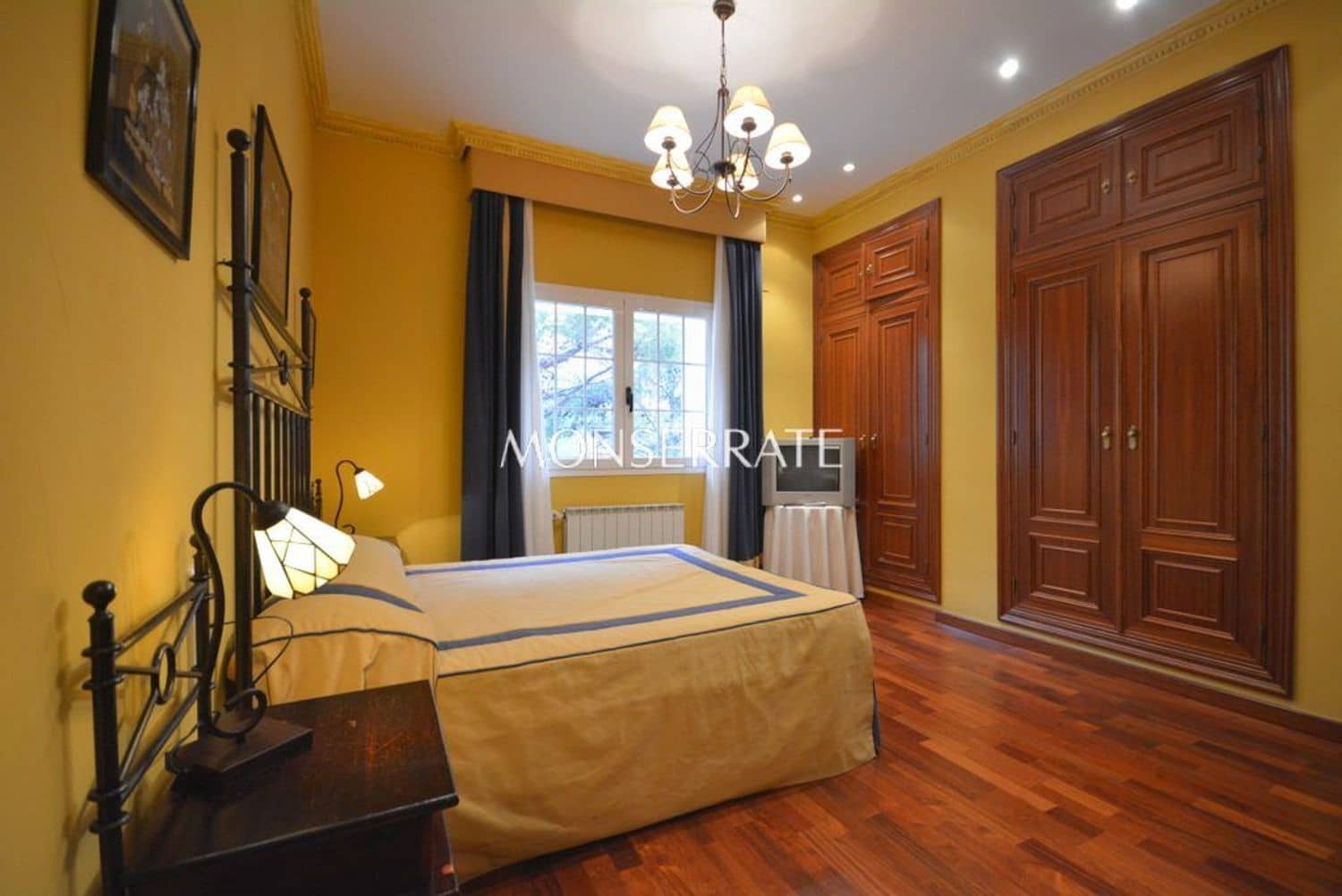 6 bedroom Villa for sale in Chiva with garage - € 890,000 (Ref: 4292749)