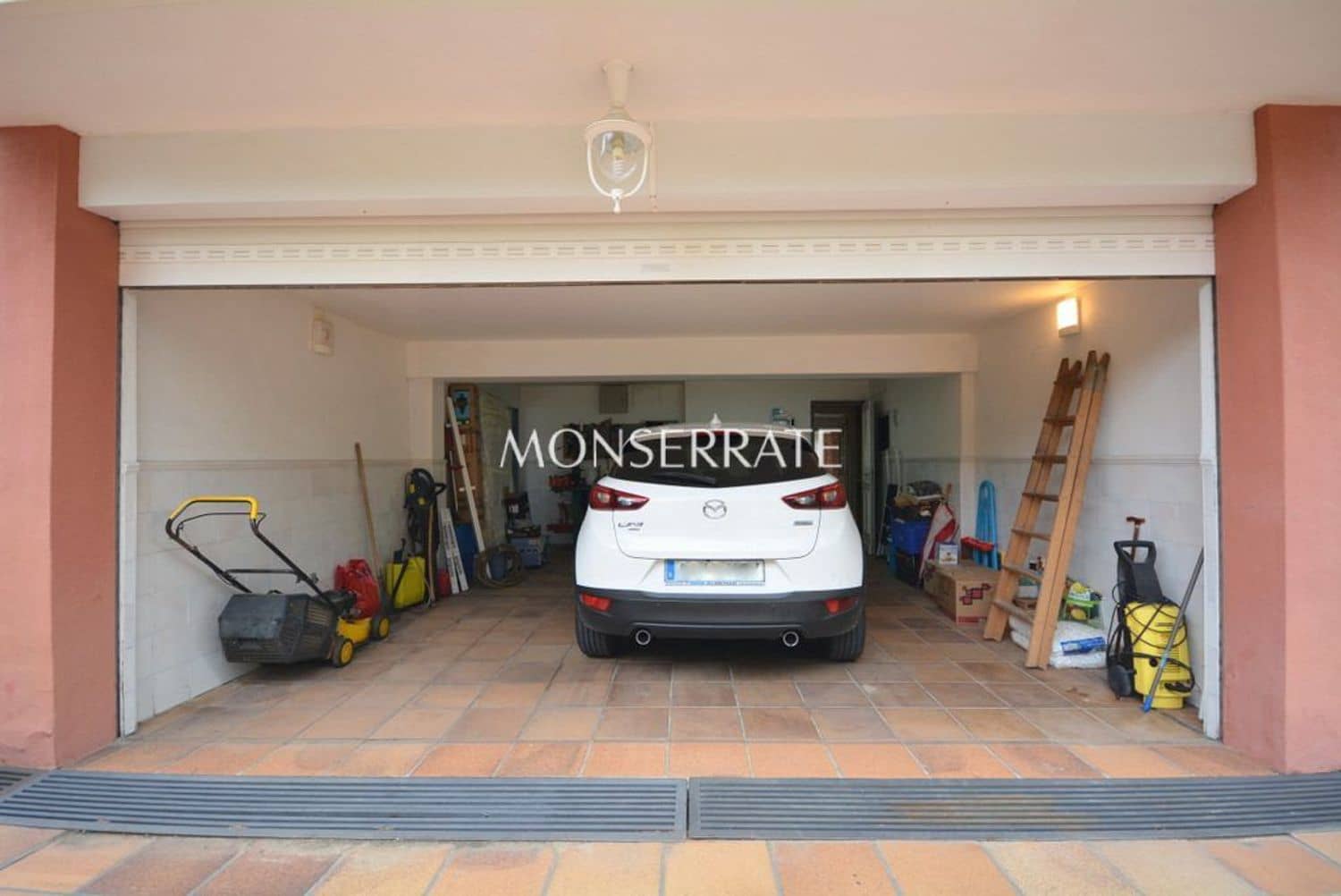 6 bedroom Villa for sale in Chiva with garage - € 890,000 (Ref: 4292749)