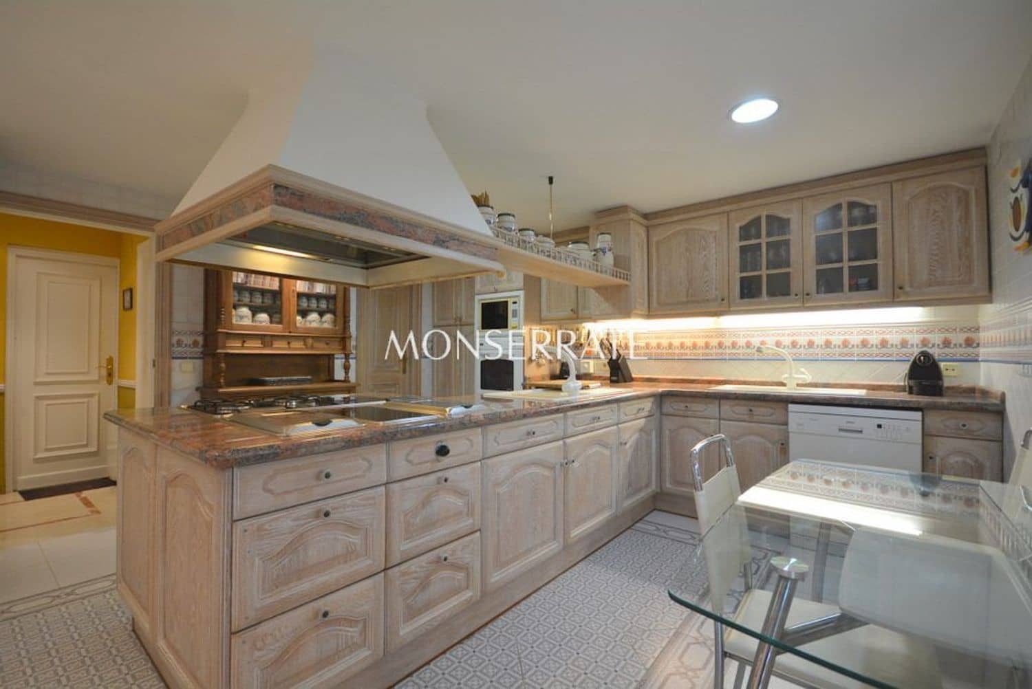 6 bedroom Villa for sale in Chiva with garage - € 890,000 (Ref: 4292749)