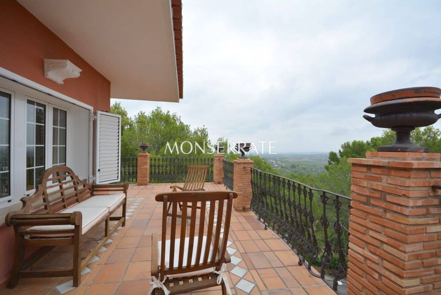 6 bedroom Villa for sale in Chiva with garage - € 890,000 (Ref: 4292749)