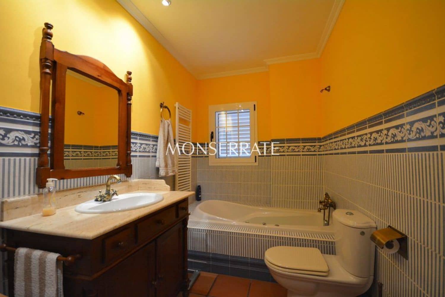 6 bedroom Villa for sale in Chiva with garage - € 890,000 (Ref: 4292749)