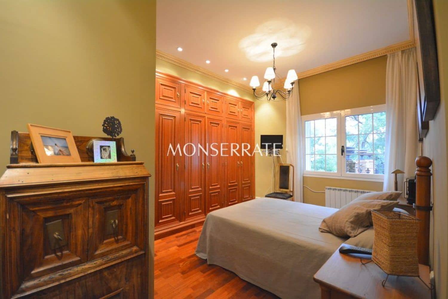 6 bedroom Villa for sale in Chiva with garage - € 890,000 (Ref: 4292749)