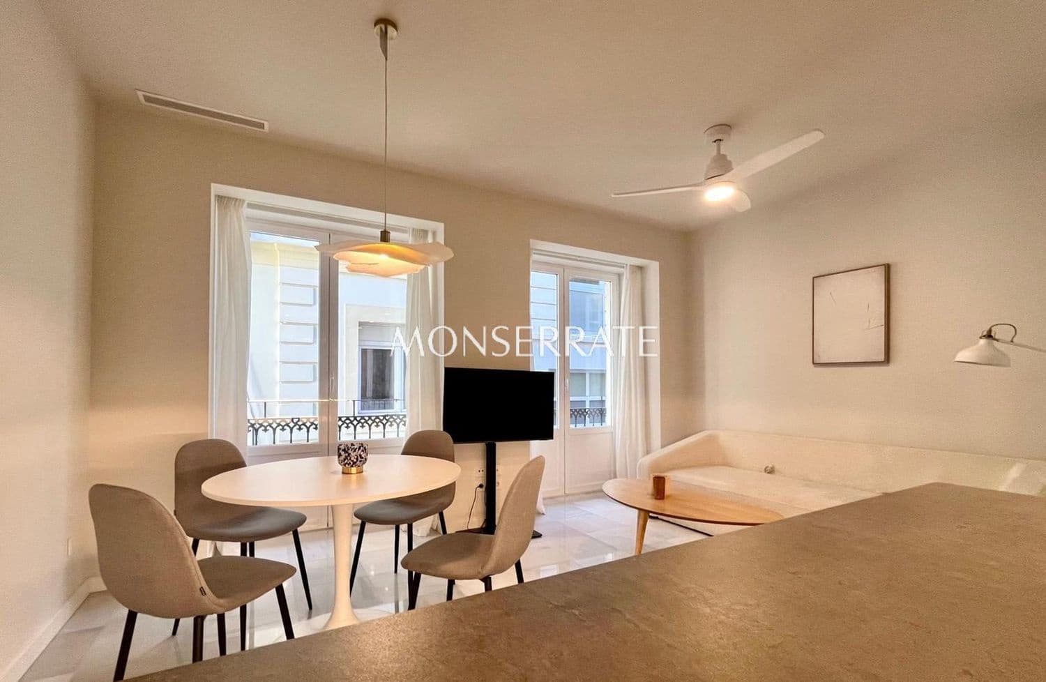 2 bedroom Apartment for rent in Valencia city with garage - € 1,900 (Ref: 6018947)