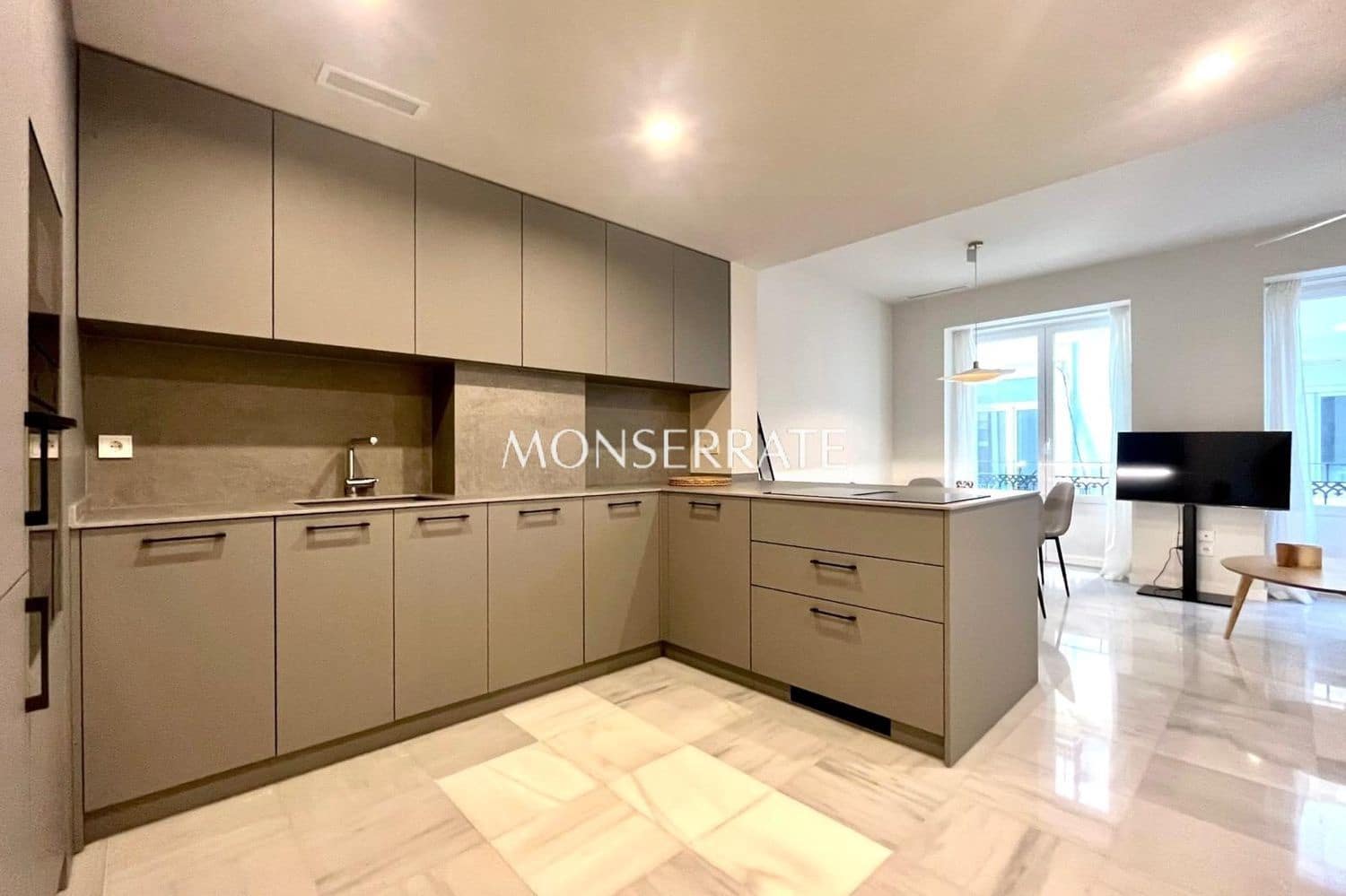 2 bedroom Apartment for rent in Valencia city with garage - € 1,900 (Ref: 6018947)