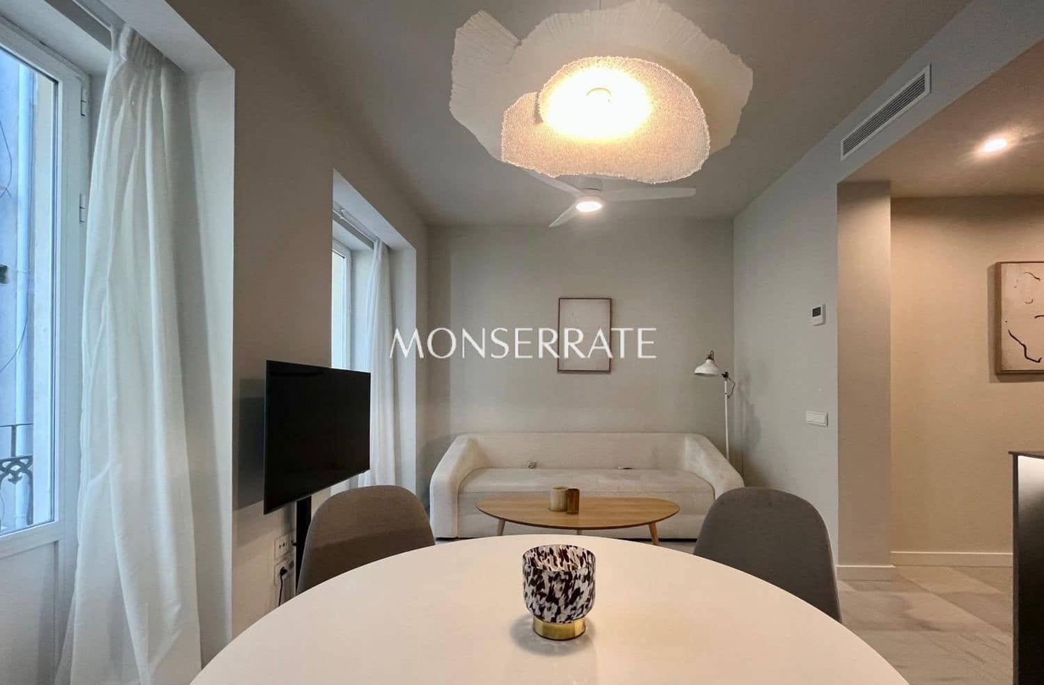 2 bedroom Apartment for rent in Valencia city with garage - € 1,900 (Ref: 6018947)