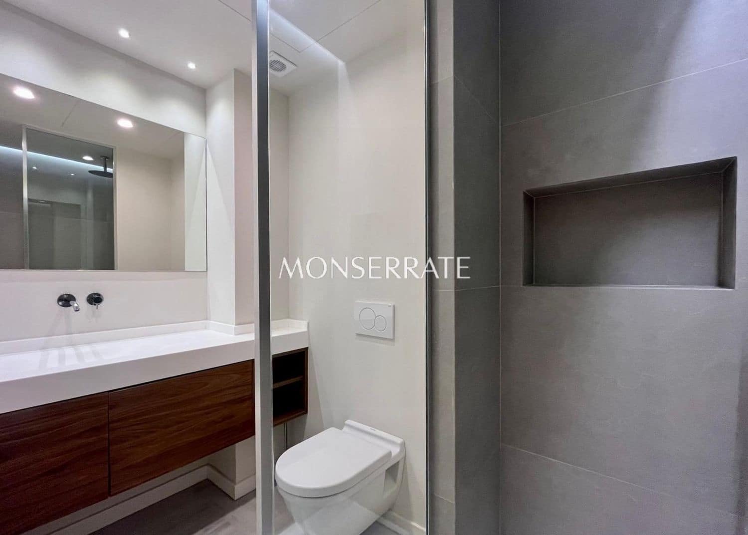 2 bedroom Apartment for rent in Valencia city with garage - € 1,900 (Ref: 6018947)