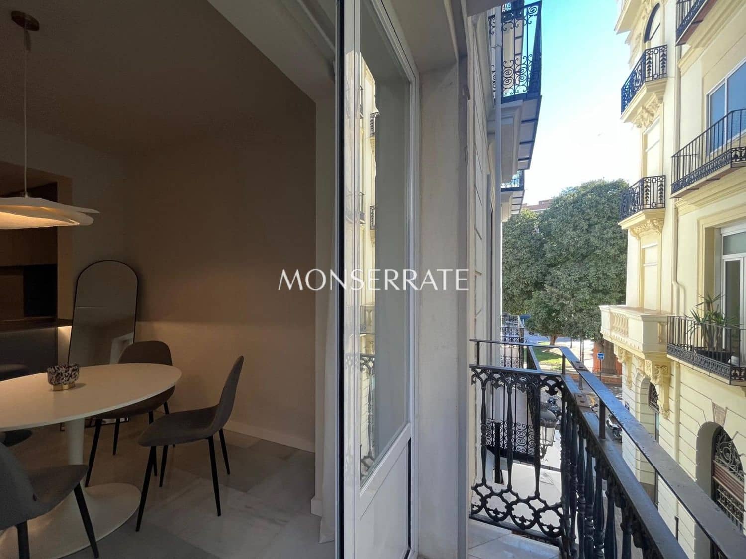 2 bedroom Apartment for rent in Valencia city with garage - € 1,900 (Ref: 6018947)