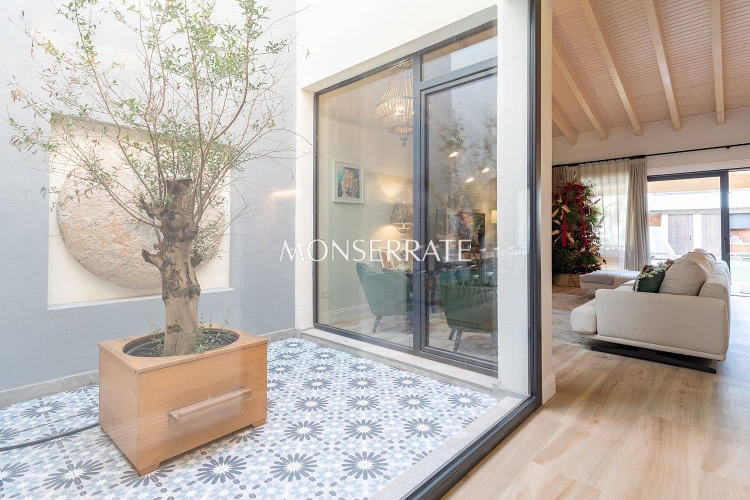 4 bedroom Townhouse for sale in Benifaio with pool garage - € 560,000 (Ref: 7309111)