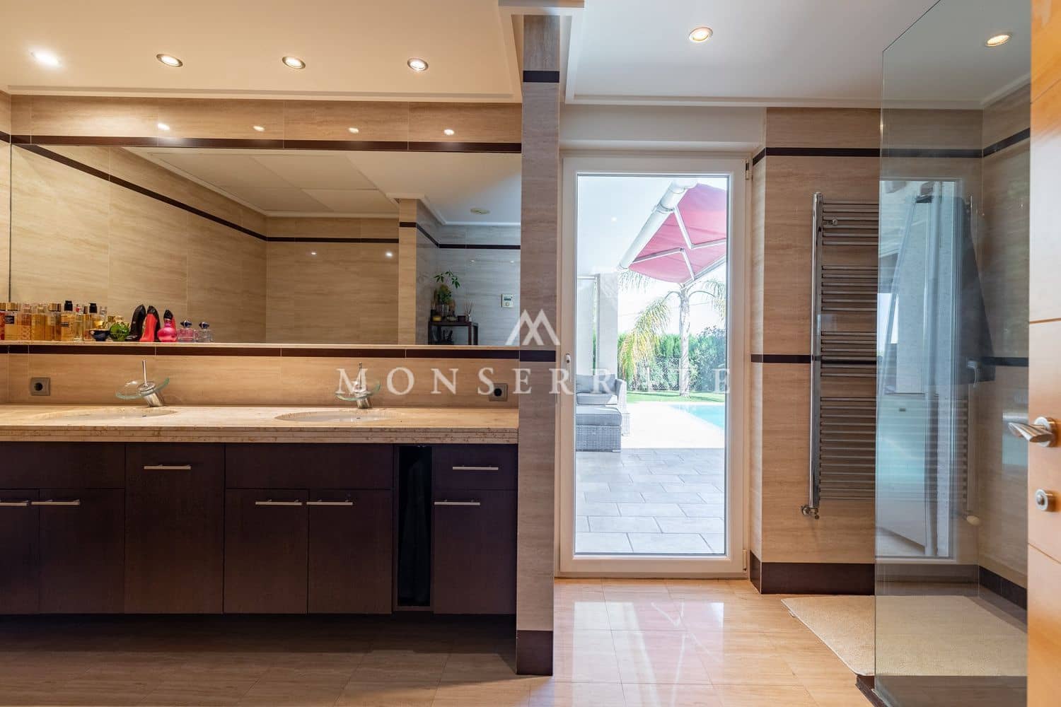 4 soveværelse Villa til salg i Gilet med swimmingpool garage - € 795.000 (Ref: 7554613)