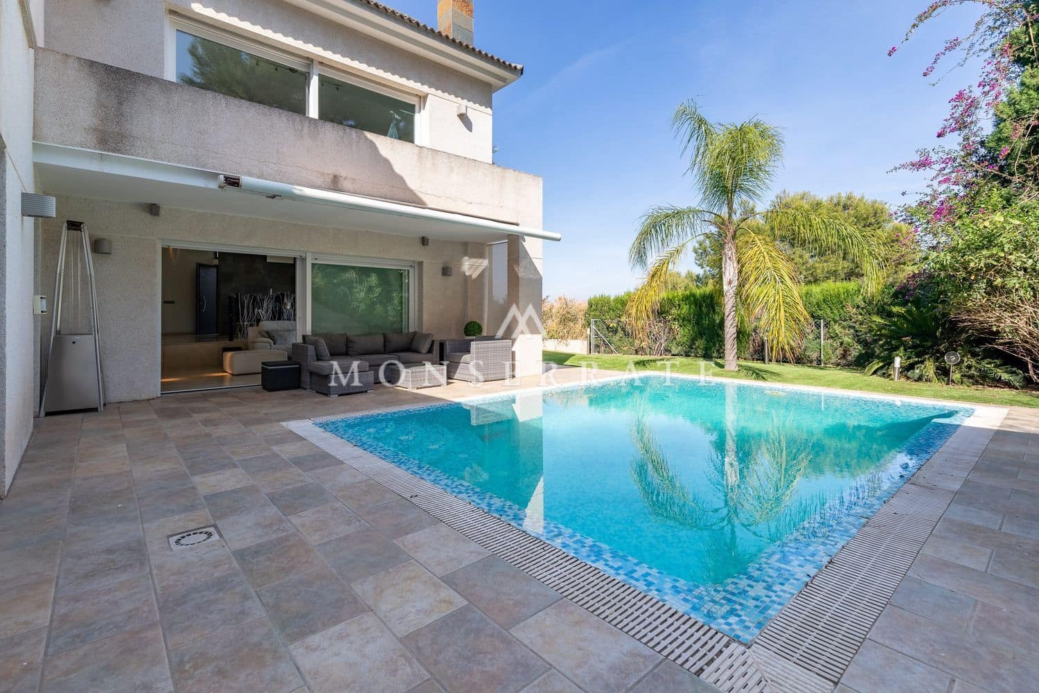 4 soveværelse Villa til salg i Gilet med swimmingpool garage - € 795.000 (Ref: 7554613)