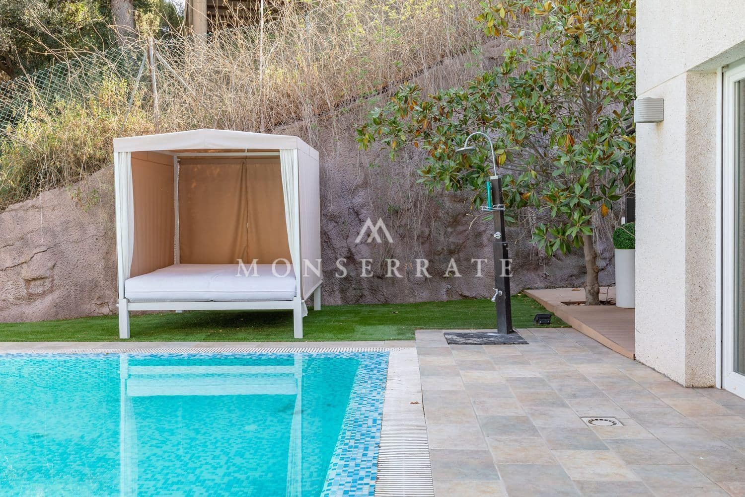 4 soveværelse Villa til salg i Gilet med swimmingpool garage - € 795.000 (Ref: 7554613)