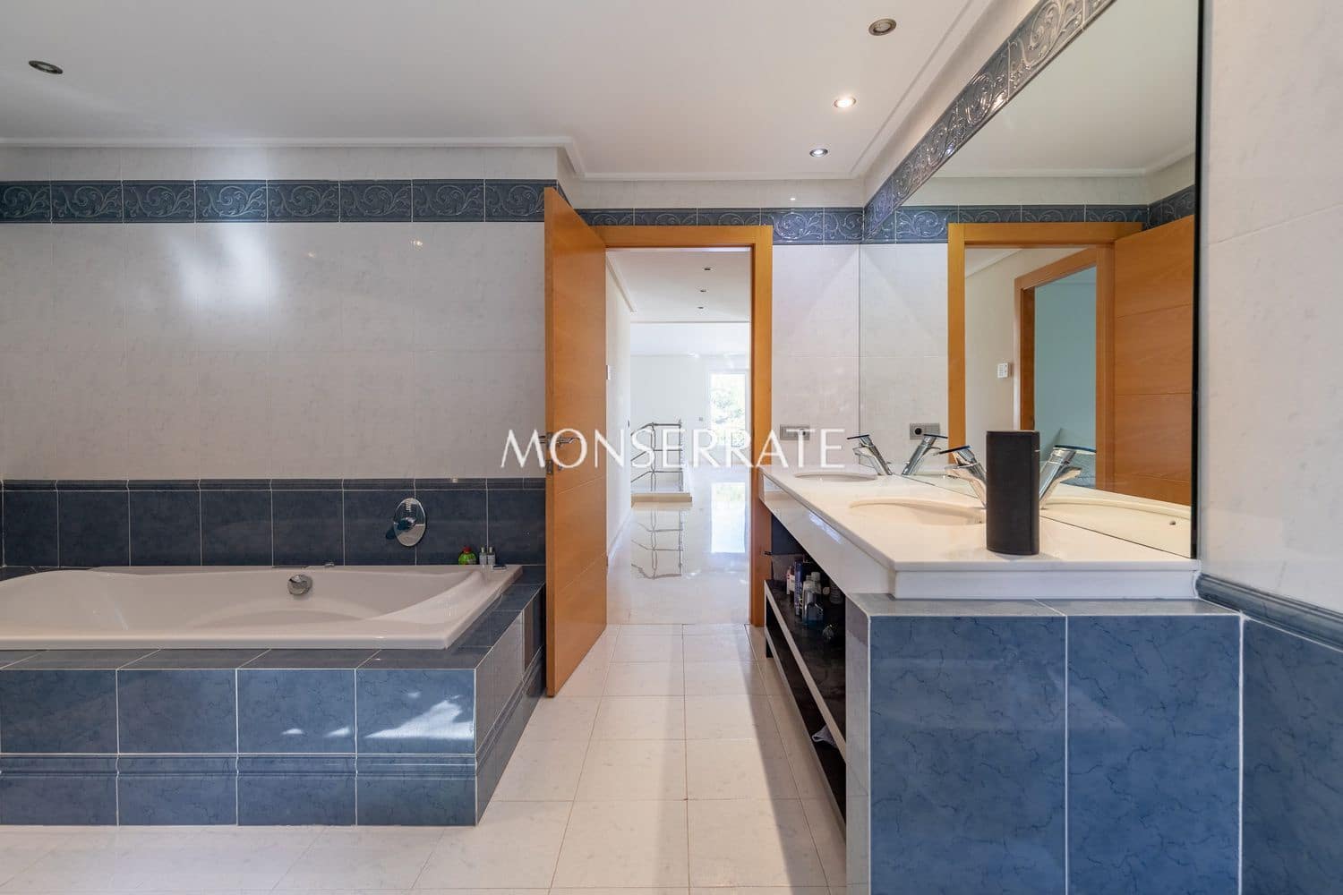 4 bedroom Villa for sale in Gilet with pool garage - € 895,000 (Ref: 7554613)