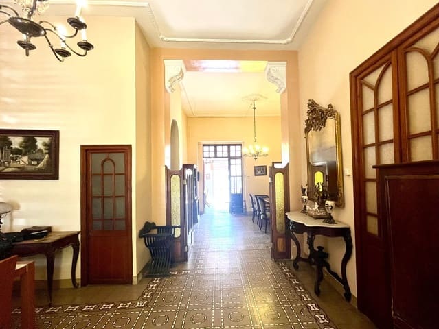 6 bedroom Townhouse for sale in Rocafort with garage - € 550,000 (Ref: 8438389)