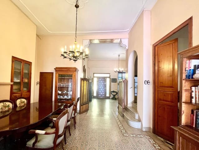 6 bedroom Townhouse for sale in Rocafort with garage - € 550,000 (Ref: 8438389)