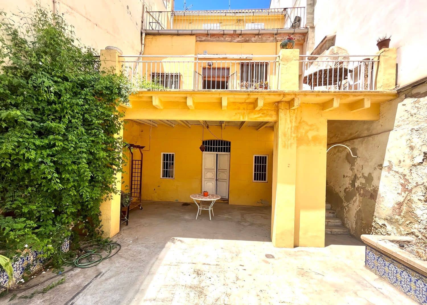 6 soveværelse Byhus til salg i Rocafort med garage - € 550.000 (Ref: 8438389)