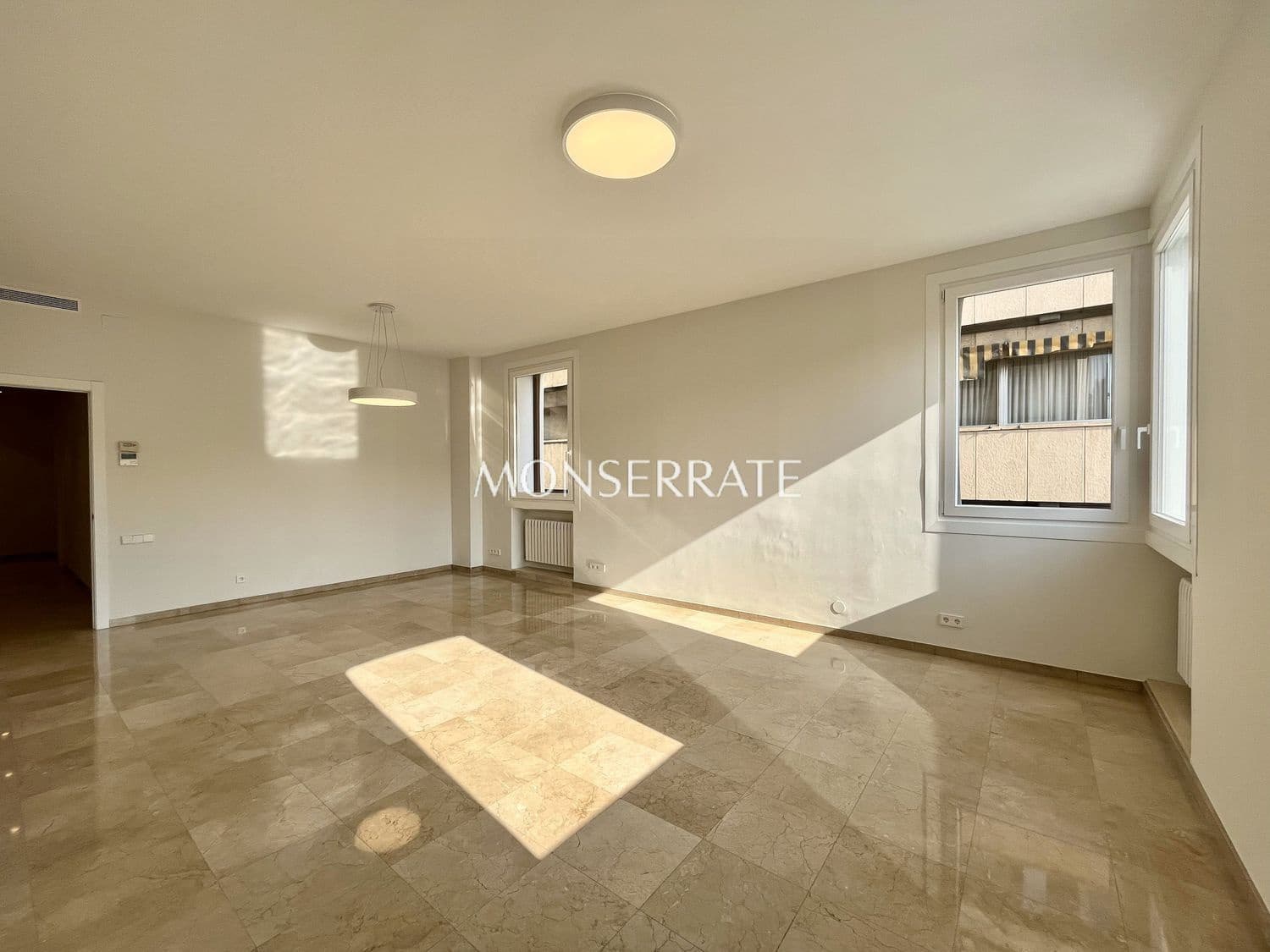 Appartement de 4 chambres à louer à Valence ville avec garage - 3 500 € (Ref: 8923469)