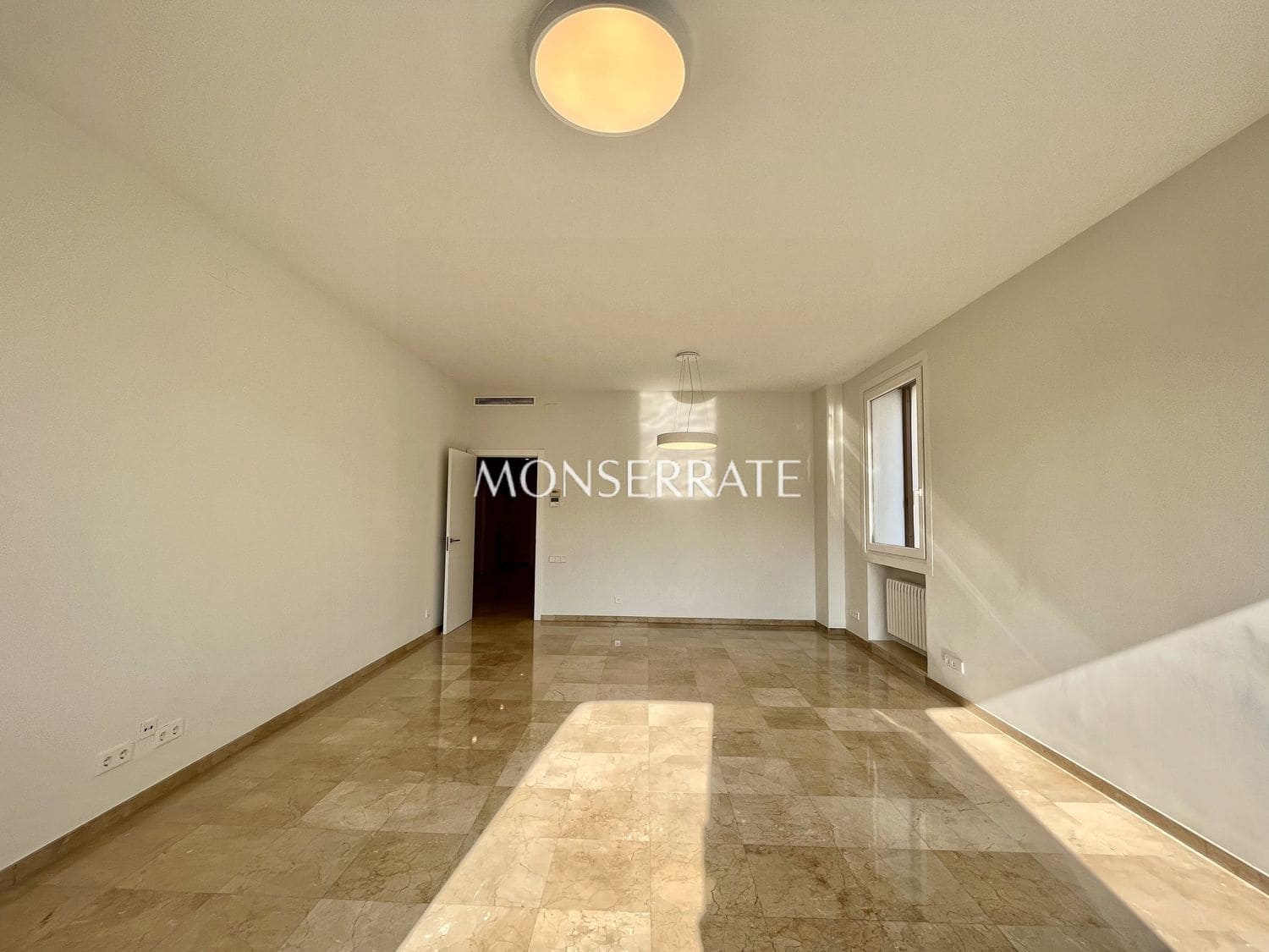 Appartement de 4 chambres à louer à Valence ville avec garage - 3 500 € (Ref: 8923469)