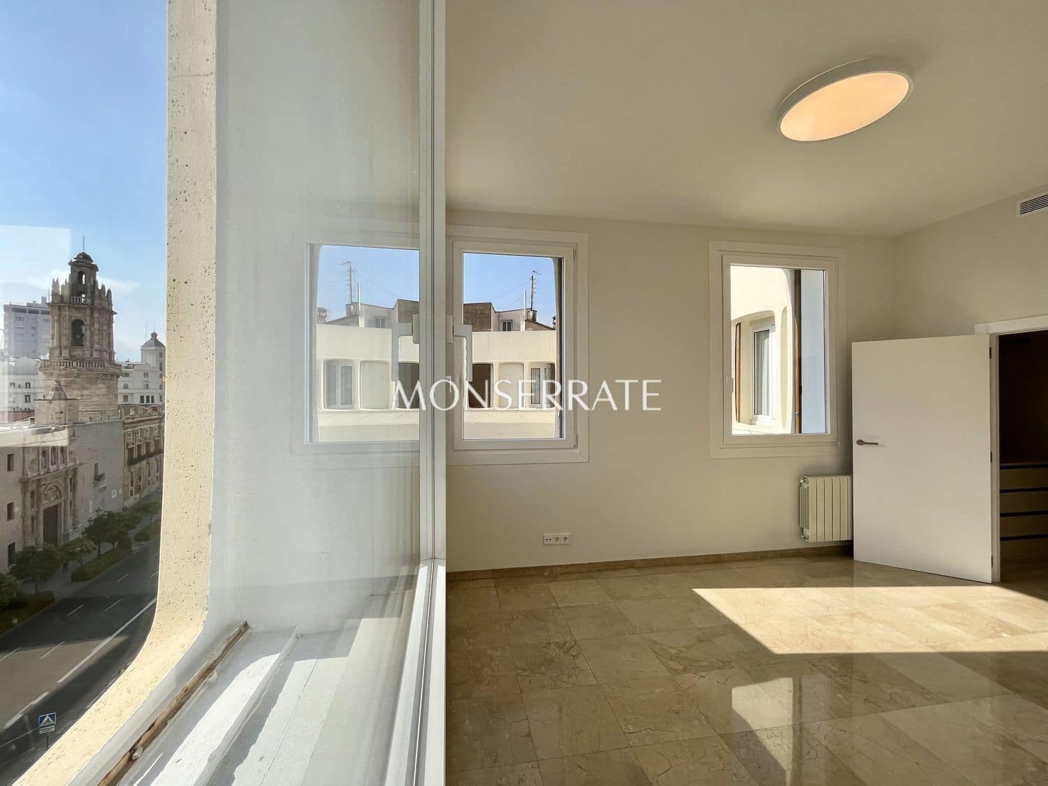 Appartement de 4 chambres à louer à Valence ville avec garage - 3 500 € (Ref: 8923469)