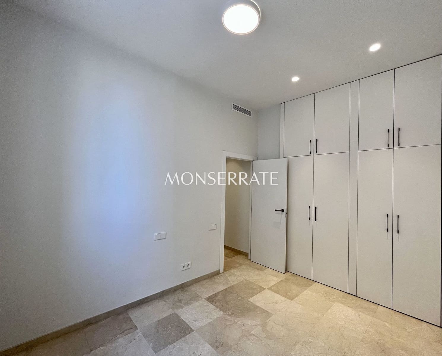 Appartement de 4 chambres à louer à Valence ville avec garage - 3 500 € (Ref: 8923469)